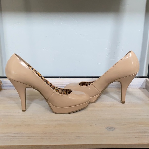 Unlisted by Kenneth Cole Nude Heels size 8.5 - Picture 4 of 7
